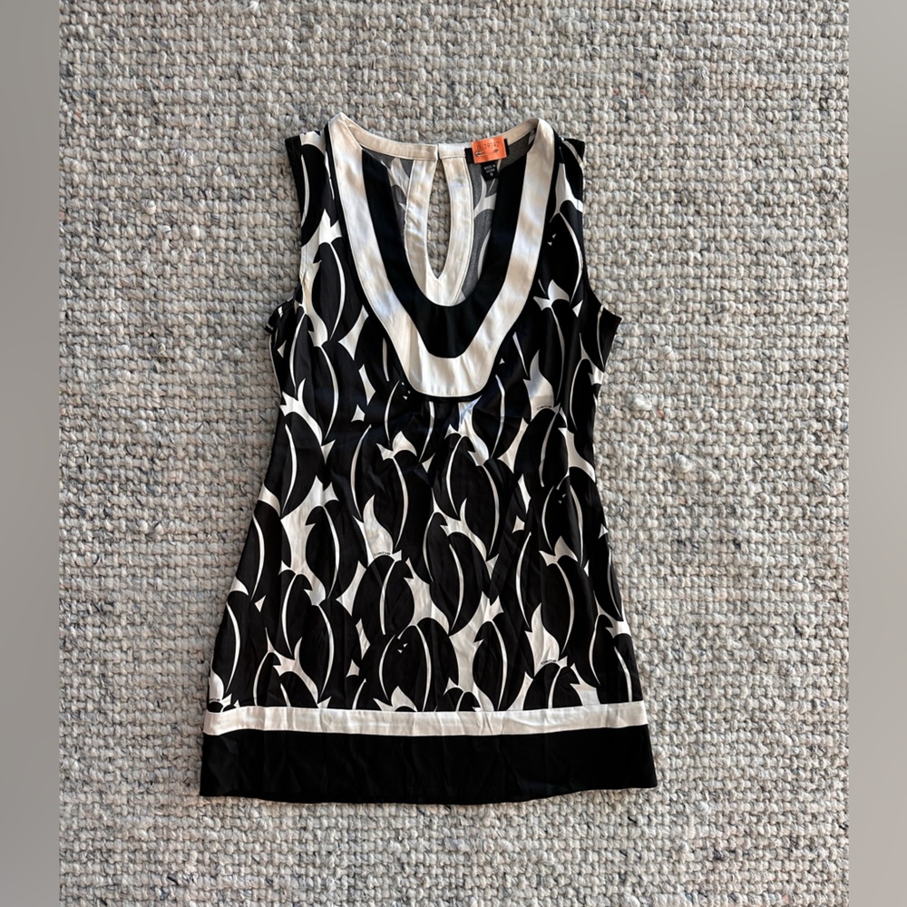 Bebe vintage dress 96% silk 70s style black and white prints v neck size small